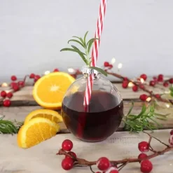 Joulupallolasi pillillä