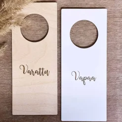 Kyltti Vapaa/Varattu ovenkahvaan – useita vaihtoehtoja
