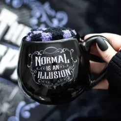 Normal Is An Illusion muki pörrösukilla
