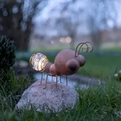 Puutarhakoriste Muurahainen aurinkokennovalolla
