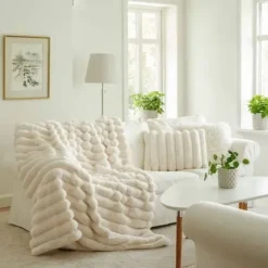 Sisustustyyny Luxus ivory 60×40 cm