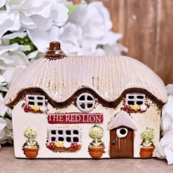 Village Pottery talolyhty The Red Lion Pub